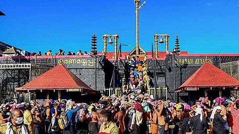 ശബരിമലയിൽ ഭക്തജനപ്രവാഹം; വിർച്വൽ ക്യൂ, സ്പോട്ട് ബുക്കിങ് സംഖ്യയിൽ ഇന്ന് മുതൽ നിയന്ത്രണം ഏർപ്പെടുത്തും