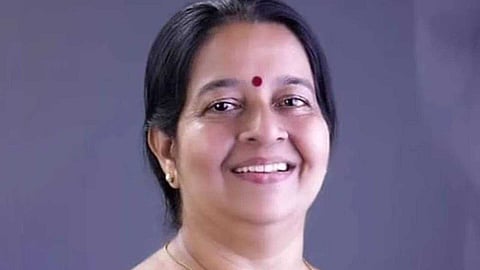 പരസഹായത്തോടെ 15 അടിയോളം നടന്നു; ഉമ തോമസിന്റെ ആരോഗ്യനിലയില് പുരോഗതി