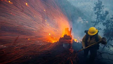 ലോസ് ആഞ്ചലസിലെ കാട്ടുതീയിൽ മരണം 10 ആയി; ശക്തമായ കാറ്റിൽ തീ ആളിപ്പടരുമെന്ന മുന്നറിയിപ്പുമായി കാലാവസ്ഥാ നിരീക്ഷകർ