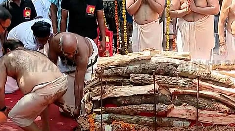 പി. ജയചന്ദ്രന് ഇനി ഓര്മ; ഔദ്യോഗിക ബഹുമതികളോടെ മൃതദേഹം സംസ്കരിച്ചു