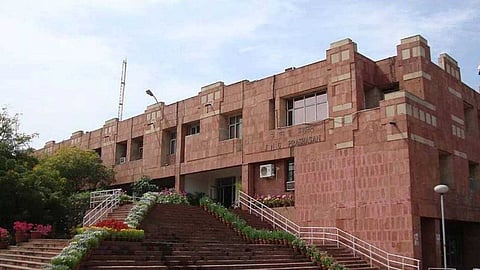 'പുറത്തു നിന്നുള്ളവരെ എത്തിച്ച് മദ്യപിച്ചു'; ജെഎന്യുവിലെ വിദ്യാര്ഥികള്ക്ക് 1.79 ലക്ഷം രൂപ പിഴ!