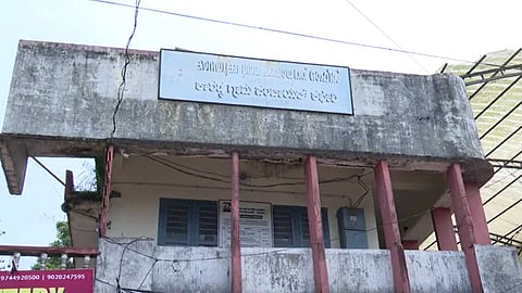 ആവശ്യത്തിന് ജീവനക്കാരില്ല; കാറഡുക്ക പഞ്ചായത്ത് ഓഫീസ് പ്രവർത്തനം അവതാളത്തിൽ