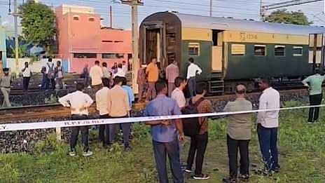 തമിഴ്നാട്ടിൽ ട്രെയിൻ പാളം തെറ്റി; ഒഴിവായത് വൻ ദുരന്തം