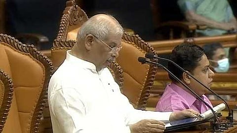 നയപ്രഖ്യാപന പ്രസംഗം ജനങ്ങളെ കബളിപ്പിക്കുന്നതിന് വേണ്ടിയുള്ള വഴിപാടാക്കി മാറ്റി; ഗവർണർക്കെതിരെ പ്രതിപക്ഷം