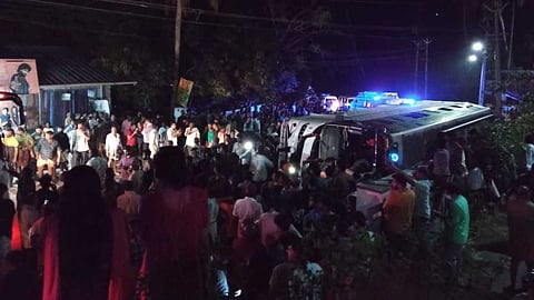 നെടുമങ്ങാട് ടൂറിസ്റ്റ് ബസ് തലകീഴായി മറിഞ്ഞു; ഒരു മരണം, നിരവധി പേർക്ക് പരിക്ക്