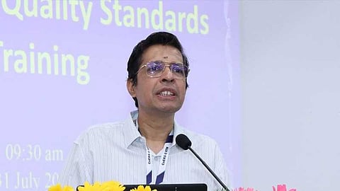 "ഗോമൂത്രം കുടിച്ചാൽ രോഗങ്ങൾ പെട്ടെന്ന് ഭേദമാകും"; വിവാദ പരാമർശവുമായി മദ്രാസ് ഐഐടി ഡയറക്ടർ