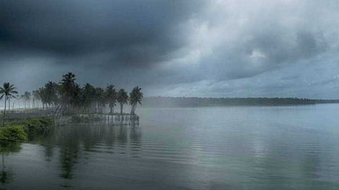 ഒറ്റപ്പെട്ട ഇടങ്ങളില് മഴയ്ക്ക് സാധ്യത; രണ്ട് ജില്ലകളില് യെല്ലോ അലേര്ട്ട്