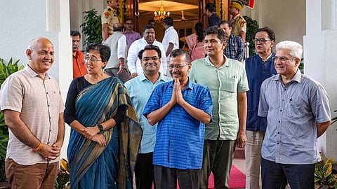 എഎപിയുടെ മുഖ്യമന്ത്രി സ്ഥാനാർഥി ആര്? കെജ്രിവാളിന് മുഖ്യമന്ത്രിയാകാന് കഴിയില്ലെന്ന വാദവുമായി ബിജെപി