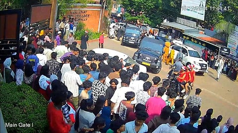 മാറമ്പിള്ളി കോളേജിൽ കാറുകളിൽ അഭ്യാസ പ്രകടനം നടത്തിയ 12 വിദ്യാർഥികളുടെ ലൈസൻസ് സസ്പെൻഡ് ചെയ്തു