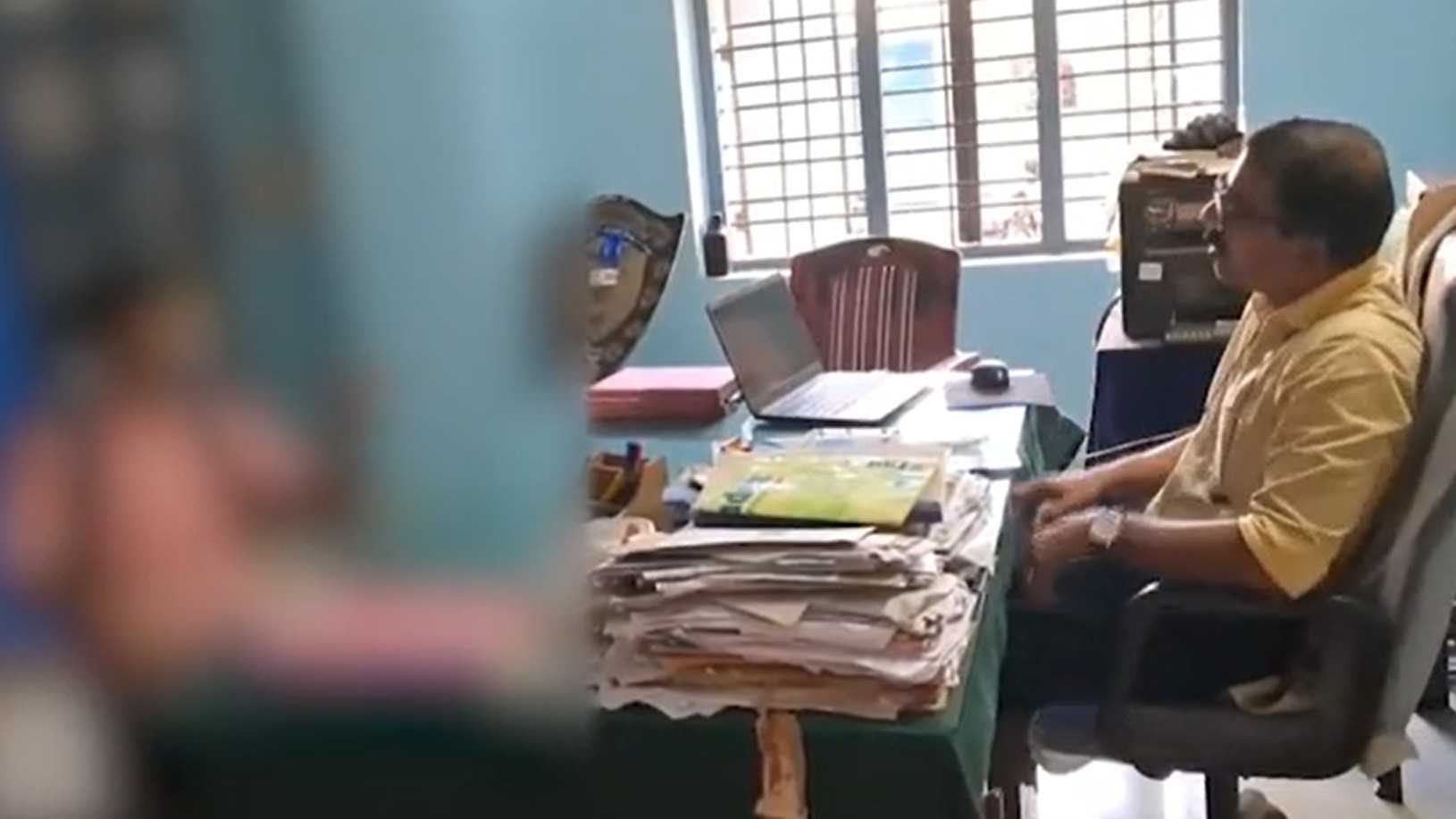 "പള്ളയ്ക്ക് കത്തി കയറ്റും"; ഫോൺ പിടിച്ചുവെച്ചതിന് അധ്യാപകർക്കെതിരെ കൊലവിളിയുയർത്തി പ്ലസ് വൺ വിദ്യാർഥി