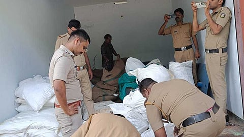 വില 30 ലക്ഷത്തോളം രൂപ, 75000 പാക്കറ്റ്! ചാലിശ്ശേരിയിൽ നിന്നും നിരോധിത പുകയില ഉത്പന്നം പിടികൂടി എക്സൈസ്