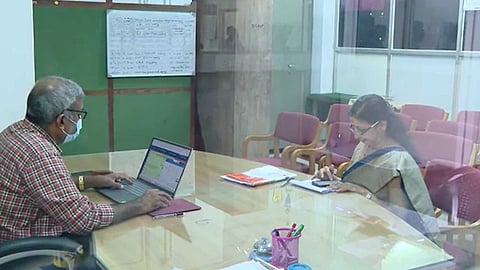 കസേര തർക്കത്തിനൊടുവിൽ കോഴിക്കോട് ഡിഎംഒ ആയി ഡോക്ടർ ആശാദേവിയെ നിയമിച്ചു; ആരോഗ്യ വകുപ്പിലെ സ്ഥലമാറ്റത്തിൽ പുതിയ ഉത്തരവ്