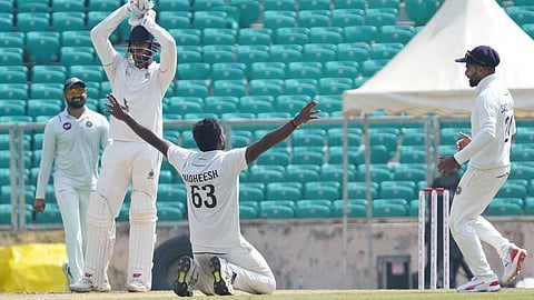 രഞ്ജി ട്രോഫി: മധ്യപ്രദേശിനെ എറിഞ്ഞിട്ട് നിധീഷ്, കേരളം ശക്തമായ നിലയിൽ