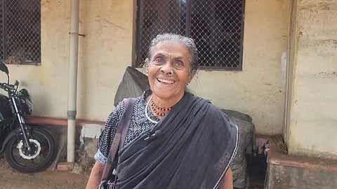 "ആരോടും പരാതിയില്ല"; പത്ത് വര്ഷം മുൻപ് ബസില് നിന്ന് അസഭ്യം പറഞ്ഞ് ഇറക്കിവിട്ട കണ്ടക്ടര്ക്ക് മാപ്പ് നല്കി ദയാബായ്