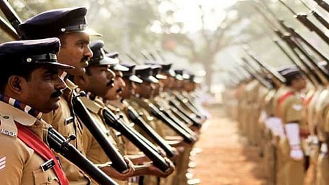 പൊതുജനങ്ങളോടും ജനപ്രതിനിധികളോടും മാന്യത വിട്ട് പെരുമാറരുത്; പൊലീസിനെ മര്യാദ പഠിപ്പിക്കാൻ വീണ്ടും സർക്കുലർ