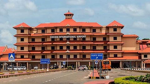 സ്പൈസ് ജെറ്റ് വിമാനം വൈകി; നെടുമ്പാശ്ശേരി വിമാനത്താവളത്തിൽ കുടുങ്ങി 250 ഓളം യാത്രക്കാർ