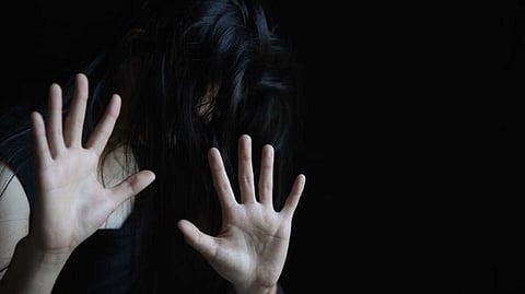 ചോറ്റാനിക്കരയിൽ 19കാരിക്ക് ക്രൂരപീഡനം; പെൺകുട്ടിയുടെ നില അതീവ ഗുരുതരം, ആൺ സുഹൃത്ത് കസ്റ്റഡിയിൽ