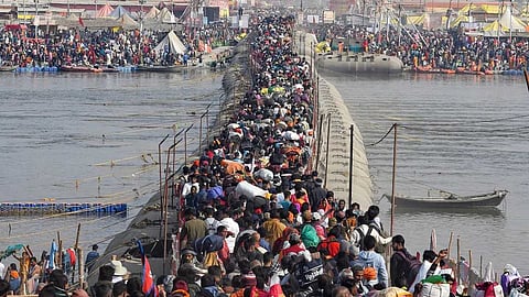 മഹാ കുംഭമേളയില് തിക്കിലും തിരക്കിലുംപെട്ട് ദുരന്തം; 30 പേർക്ക് പരിക്ക്: അപകടം അമൃത് സ്നാനത്തിനിടെ ബാരിക്കേഡ് തകർന്ന്
