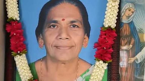 കഴുത്തിലും മറ്റു ശരീരഭാഗങ്ങളിലും മുറിവും ചതവും; റിട്ട. നഴ്സിങ് അസിസ്റ്റൻ്റിൻ്റെ മരണത്തിൽ ദൂരൂഹതയെന്ന് ആരോപണം