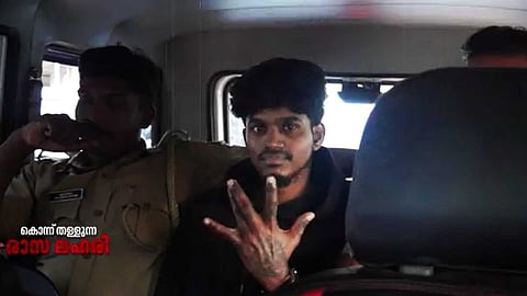 ലഹരിച്ചുഴിയിൽ കേരളം: അമ്മയേയും മുത്തച്ഛനേയും 22കാരൻ തലയ്ക്കടിച്ചുക്കൊന്നത് ആവശ്യപ്പെട്ട പണം നൽകാത്തതിന്