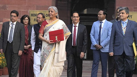 മധുബനി കലയോട് ആദരസൂചകമായി ധനമന്ത്രി നിർമല സീതാരാമന്റെ ബജറ്റ് ദിന സാരി