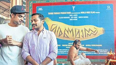 'അടുത്ത പടം വമ്പന് ഹിറ്റ് അടിക്കട്ടെ'; ബേസിലിനോട് മരണമാസ് പ്രൊഡ്യൂസര് ടൊവിനോ