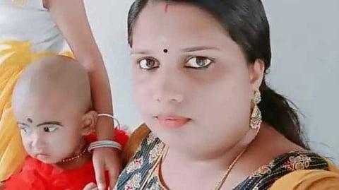 ജോലി വാഗ്ദാനം ചെയ്ത് പണം തട്ടി; ബാലരാമപുരത്ത് കൊല്ലപ്പെട്ട രണ്ടര വയസുകാരിയുടെ അമ്മ ശ്രീതുവിനെതിരെ കേസ്