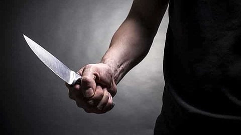 കുന്ദമംഗലത്ത് യുവതിക്ക് തലയ്ക്ക് വെട്ടേറ്റു; പ്രതി വക്കീൽ ഗുമസ്തൻ