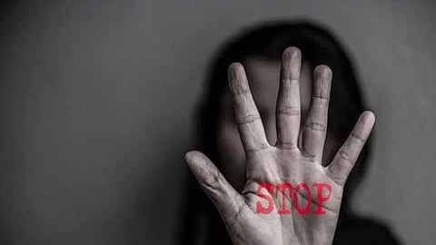 കോഴിക്കോട് പീഡനശ്രമം ചെറുക്കുന്നതിനിടെ കെട്ടിടത്തിൽ നിന്ന് ചാടിയ യുവതിക്ക് പരിക്ക്; പൊലീസ് കേസെടുത്ത് അന്വേഷണം തുടങ്ങി