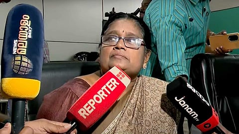 "കൗൺസിലർ സ്ഥാനവും പാർട്ടി അംഗത്വവും രാജിവെക്കില്ല"; നഗരസഭാ കൗൺസിൽ യോഗത്തിൽ പങ്കെടുത്ത് കലാ രാജു