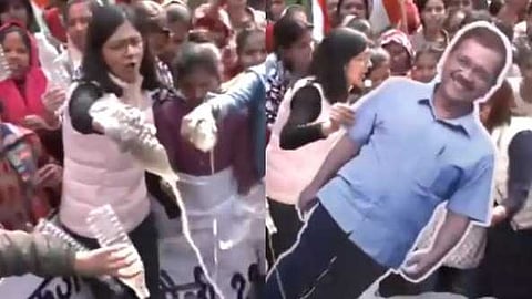 'യമുനാ നദിയിൽ മുങ്ങാൻ തയ്യാറാകണം'; യമുനാജലവുമായി കെജ്രിവാളിൻ്റെ വസതിക്ക് മുന്നിൽ പ്രതിഷേധം നടത്തി സ്വാതി മലിവാൾ