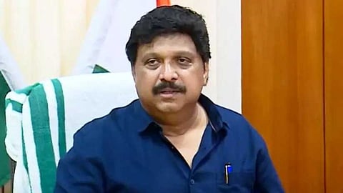 യാത്രക്കാർ കൈ കാണിച്ചാൽ KSRTC നിർത്തണം; നിർത്താതെ പോയാൽ ടിക്കറ്റിൻ്റെ കാശ് ഡ്രൈവർ തരണമെന്ന് ഗതാഗതമന്ത്രി