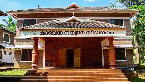 സാമ്പത്തിക പ്രതിസന്ധി! ലക്കിടിയിലെ കുഞ്ചൻ നമ്പ്യാർ സ്മാരകം അടച്ചുപൂട്ടിയോ?