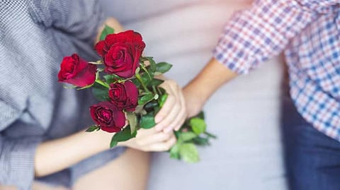 ഇന്ന് റോസ് ഡേ, സ്നേഹപ്പൂക്കാലവുമായി വീണ്ടും വാലന്റൈന്സ് വാരത്തിന് തുടക്കം