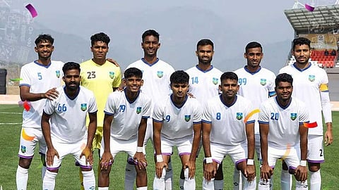 ഇത് ചരിത്ര വിജയം; 27 വർഷങ്ങള്ക്ക് ശേഷം കേരള പുരുഷ ഫുട്ബോള് ടീമിന് ദേശീയ ഗെയിംസ് സ്വർണം