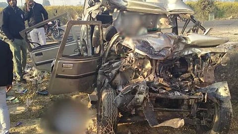 കുംഭമേള തീർഥാടകരുടെ വാഹനങ്ങൾ കൂട്ടിയിടിച്ചു;
10 പേർക്ക് ദാരുണാന്ത്യം, 19 പേർക്ക് പരിക്ക്