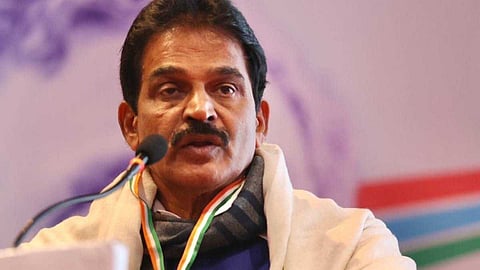 'കേരളത്തിലെ വ്യവസായ മേഖല തകർച്ചയിൽ, ഗ്രൗണ്ടിൽ നിൽക്കുന്നവർക്ക് അതറിയാം' ; തരൂർ പറഞ്ഞതല്ല യാഥാർഥ്യമെന്ന് കെ. സി വേണുഗോപാൽ