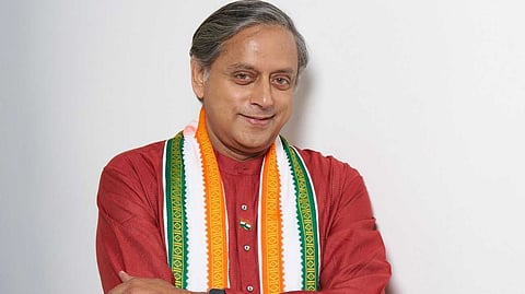 കോണ്ഗ്രസിനെ തുടര്ച്ചയായി വെട്ടിലാക്കുന്ന ശശി തരൂരിനെതിരെ നടപടി വേണമെന്ന് നേതാക്കള്; മിണ്ടാതെ ദേശീയ നേതൃത്വം