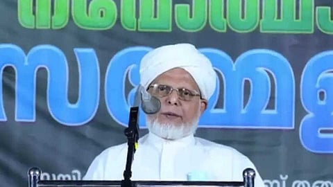 കേന്ദ്ര മുശാവറ അംഗം മുസ്തഫൽ ഫൈസിയെ സസ്പെൻഡ് ചെയ്ത നടപടി പുനഃപരിശോധിക്കണം; കത്തുമായി സുന്നി മഹല്ല് ഫെഡറേഷൻ