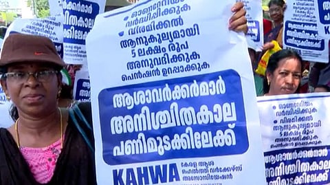 ശാശ്വത പരിഹാരമുണ്ടാക്കുന്നത് വരെ സമരം തുടരും; സെക്രട്ടേറിയറ്റിന് മുമ്പിൽ മഹാസംഗമവുമായി ആശാ വർക്കർമാർ