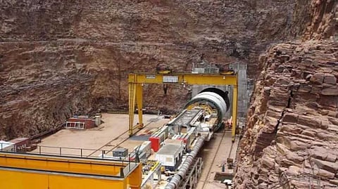 തെലങ്കാനയില് നിര്മാണത്തിലിരിക്കുന്ന ടണല് തകര്ന്നു; നിരവധി പേര് കുടുങ്ങിക്കിടക്കുന്നതായി സംശയം