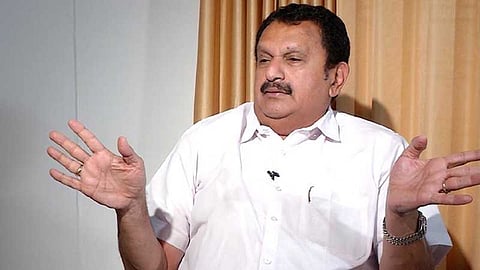 സർക്കാർ വേതനം കൂട്ടിക്കൊടുക്കുന്നത് ഒരു ജോലിയും ഇല്ലാത്തവർക്ക്, വർധനവ് ആവശ്യപ്പെടുന്നവരെ രാജ്യദ്രോഹിയായി ചിത്രീകരിക്കുന്നു: കെ. മുരളീധരൻ