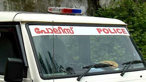 ആലത്തൂരില് മകന്റെ 14 വയസ്സുള്ള കൂട്ടുകാരനൊപ്പം വീട്ടമ്മ നാടുവിട്ടു; തട്ടിക്കൊണ്ടുപോകലിന് കേസ്