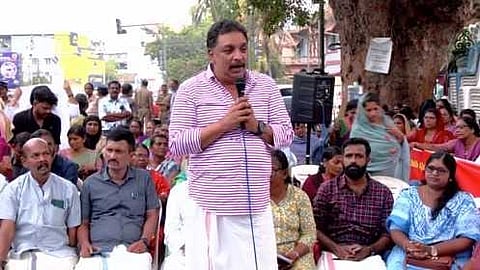 കുറുക്കൻ്റെ കണ്ണ് കോഴിക്കൂട്ടിൽ തന്നെ;കേന്ദ്ര കടൽ മണൽ ഖനന പദ്ധതിയിൽ സംസ്ഥാന സർക്കാരിനെതിരെ ഷിബു ബേബി ജോൺ