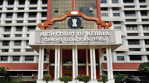 വെടിക്കെട്ട് ആനകളെ അസ്വസ്ഥപ്പെടുത്തുന്നുവെങ്കില് എന്തിന് അവിടേക്ക് കൊണ്ടുപോകുന്നു: ഹൈക്കോടതി