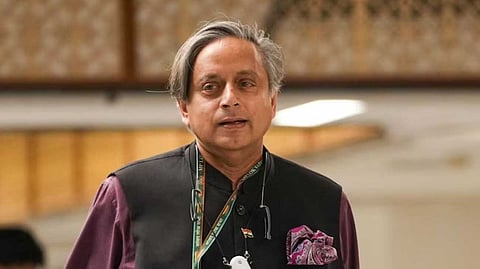 'ജനങ്ങള്ക്ക് മുന്നില് ഐക്യം പ്രകടമാക്കാന് വിവാദങ്ങള് ഒഴിവാക്കണം'; യുഡിഎഫ് യോഗത്തില് ശശി തരൂരിന് പരോക്ഷ വിമര്ശനം