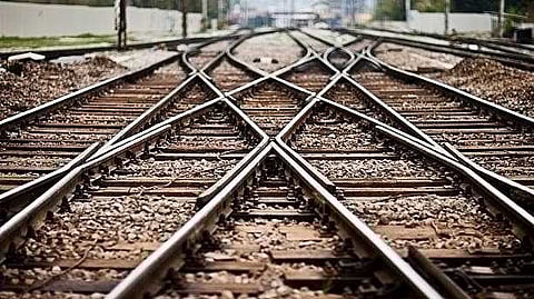 ഹോൺ അടിച്ചിട്ടും മാറിയില്ല; ഏറ്റുമാനൂരിൽ ട്രെയിനിൻ്റെ മുന്നിലേക്ക് ചാടിയ മൂന്നുപേരുടെ മൃതദേഹങ്ങൾ തിരിച്ചറിഞ്ഞു