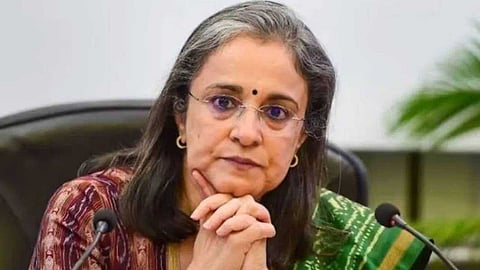 ഓഹരി വിപണിയിലെ തട്ടിപ്പ്; SEBI മുന് മേധാവി മാധബി ബുച്ചിനെതിരെ കേസെടുക്കാന് കോടതി നിര്ദേശം