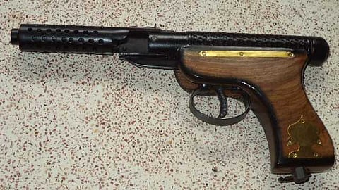 കോയമ്പത്തൂരിൽ ഭാര്യയെ വെടിവെച്ച് കൊന്ന ഭർത്താവ് പാലക്കാടെത്തി ജീവനൊടുക്കി