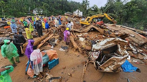 വായനാട് ഉരുള്പൊട്ടല്: ദുരന്തബാധിതരുടെ വായ്പ എഴുതിത്തള്ളുന്നതില് കേന്ദ്ര തീരുമാനം അറിയും വരെ നടപടികൾ സ്വീകരിക്കരുതെന്ന് ഹൈക്കോടതി